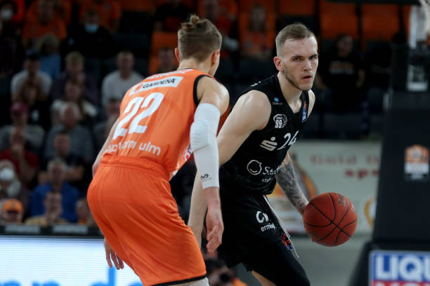 展现出了卓 展现出了卓